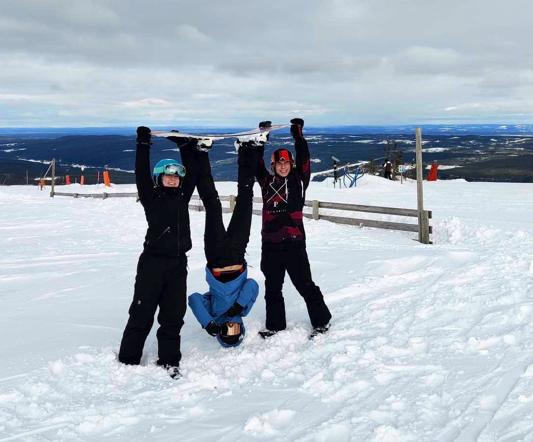 DTchange's tweet photo. HELLO Y’ALL I’M BACK! 
Had a crazy good vacay, once again in the mountains but the fun is sadly over and I’m ready to go hard on my #after66 
Just felt like sharing this photodump before Getting started for real💪🏽⛷ https://t.co/HRNgmIx9FH