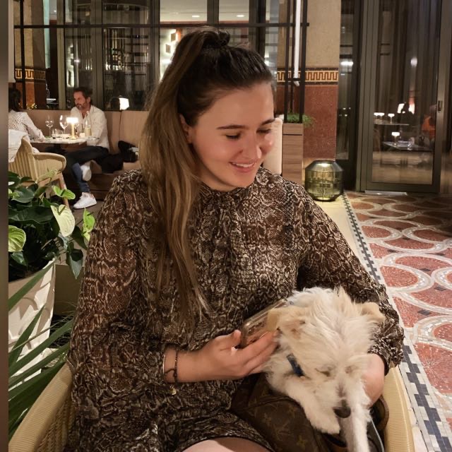 annettejosephstyle.com/meet-new-guest… on the blog read about a new team member Jenna Galowich she's from Chicago lives in Paris. Our La Fortezza Workshops r almost filled this Fall a couple spots left excited 2 welcome everyone w/ the assistance of Jenna. wishing her a warm welcome to the team