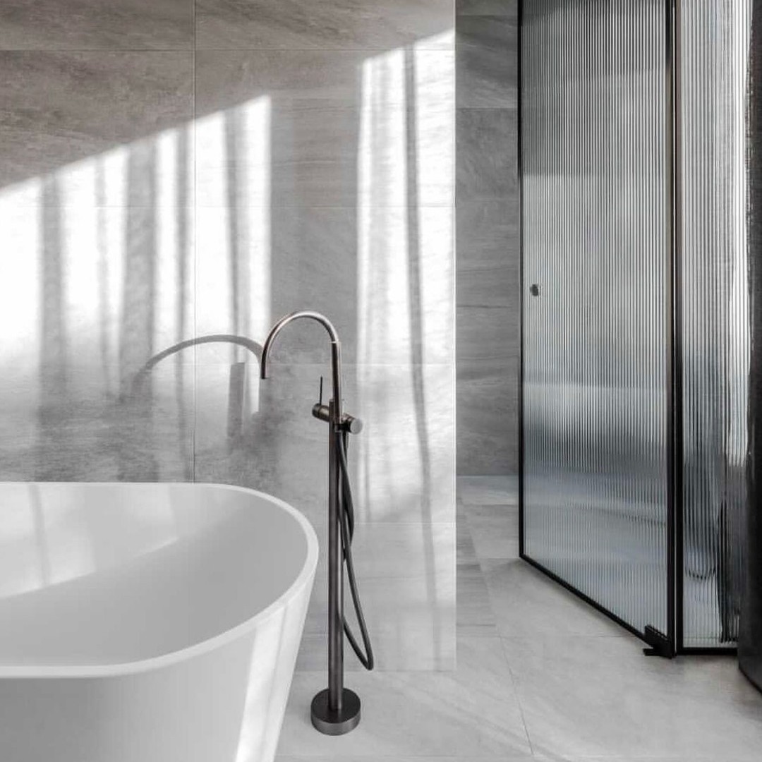 Hay personas que son de ducha y otra de bañera
¿Qué tipo de persona eres? 🛀🚿
-
#AreizagaInmobiliaria #donostia #SharingSanSebastian 
fotos vía: outlineinteriors