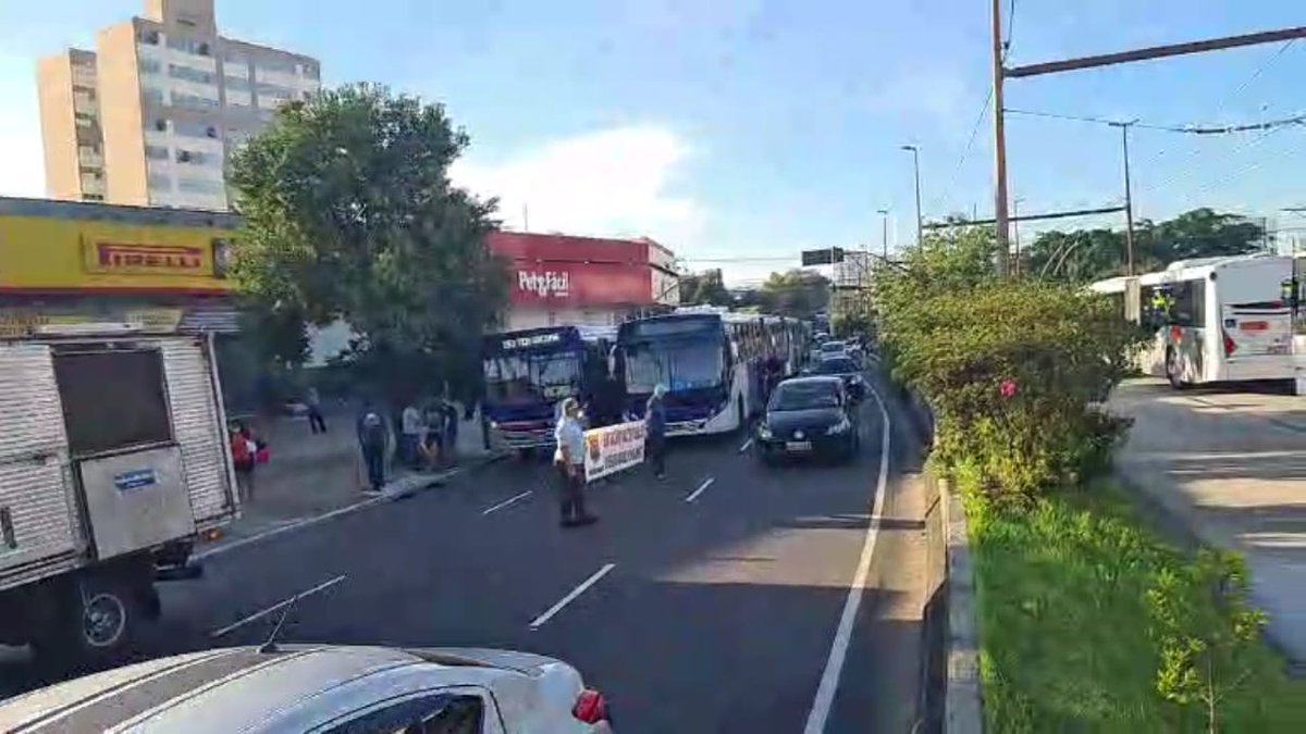 rosianelopesf's tweet photo. #BDSP cidades do ABC com vários pontos sem transporte público.  Motoristas fazem protestos. https://t.co/NRy4vhWFQm