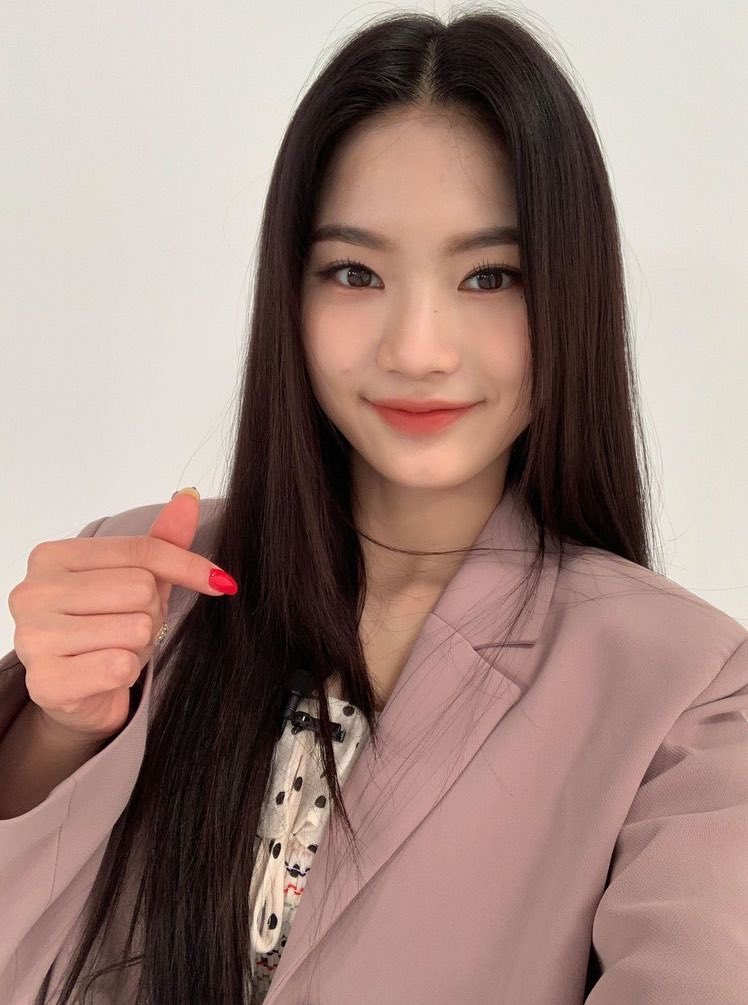 isaapics's tweet photo. the warmest smile ever 🖤 #Isa #아이사 #STAYC https://t.co/HHFLHirBPI