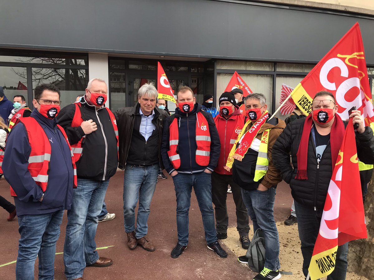sebastienjumel's tweet photo. Au lendemain de l’anniversaire de la loi Waldeck-Rousseau du 21 mars 1884 autorisant les syndicats, dans le cortège avec la CGT à Rouen pour défendre les libertés syndicales aux côtés de Handy Barré et Mathias Dupuis. Si les syndicats n’existaient pas, il faudrait les inventer ! https://t.co/HbLHYvgVOO