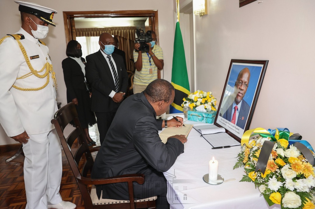 radio_punchline's tweet photo. #RadioPunchline
President Uhuru Kenyatta arrives in Dodoma Tanzania, for the State Funeral of the late President John Pombe Magufuli taking place at Jamhuri Stadium.
#Africa #Kenya Jubilee #Tanzania Thika #ripmagfuli Mwalimu #SamiaSuluhuHassan Baringo #KCPE #KCPE2020 #KCSE https://t.co/ccjw9TLoww
