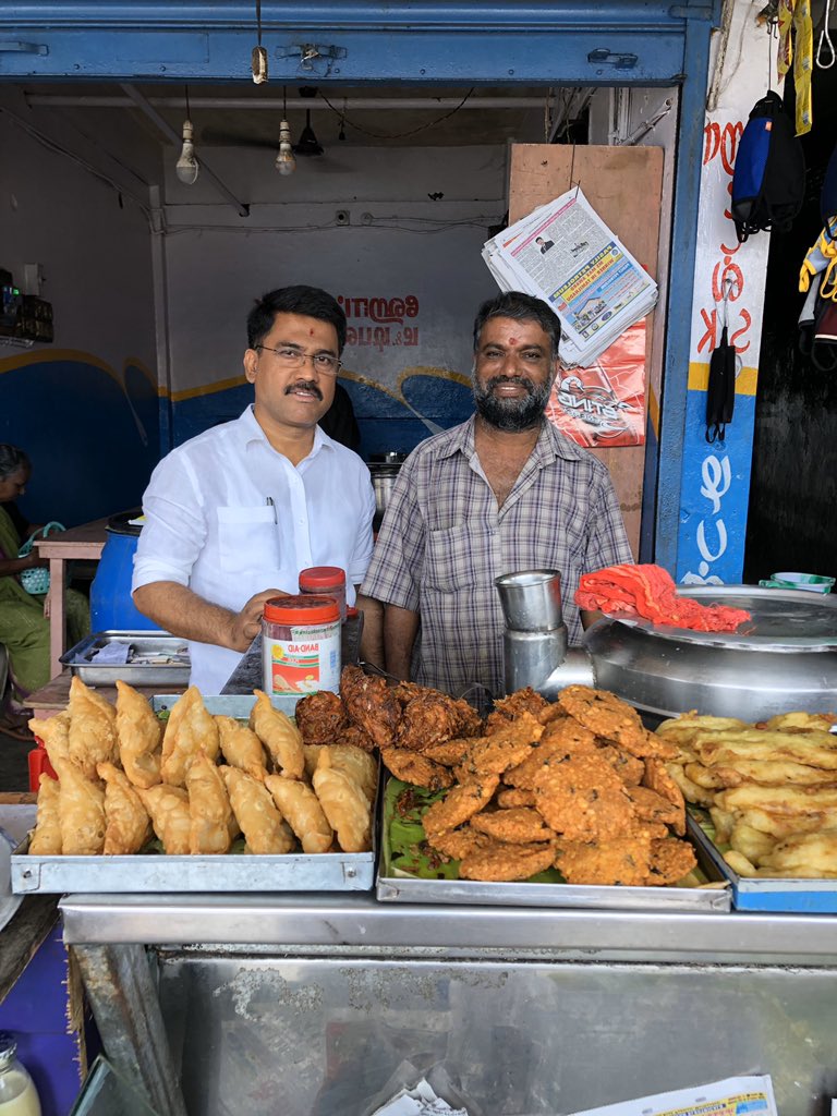 ಶ್ರೀಕುಮಾರ್ ಸಣ್ಣ ಟೀ ಅಂಗಡಿ ಮಾಲೀಕರು,ಬಿಜೆಪಿ ಕಾರ್ಯಕರ್ತ,ಸಮಾಜಸೇವಕ ಇವರು ಕೊಲಾಚೆಲ್ ವಿಧಾನಸಭಾ ರಾಮಪರಂಪು ಪಂಚಾಯತ್ ಗ್ರಾಮದ ಸದಸ್ಯರು.