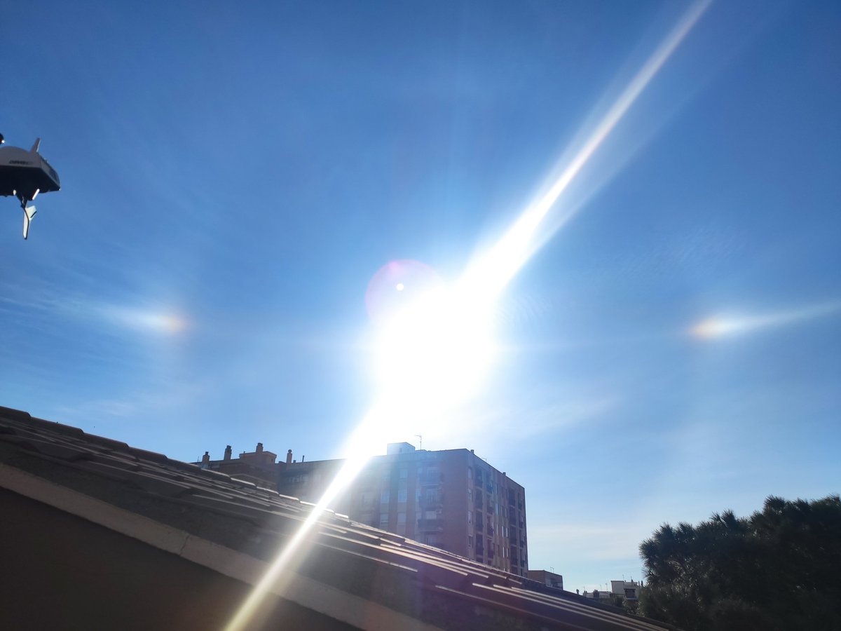 aboixi's tweet photo. #halo #reus #meteocat https://t.co/fKtI1yQaH2