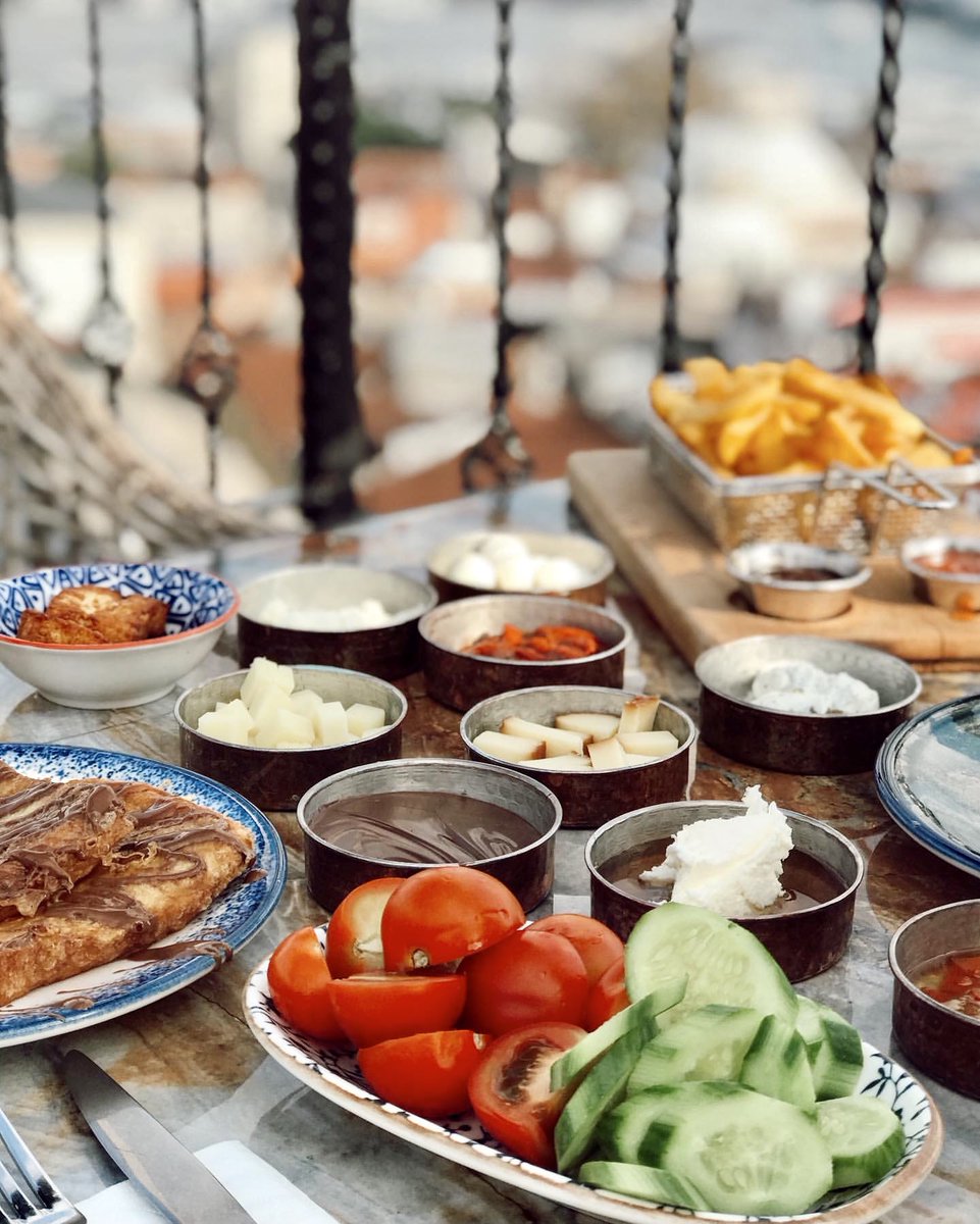 Kahvaltımız meşhur bilmeyen yok :)

Hatırlatmak istediğimiz pazar günü hariç diğer günler 16:00’a kadar Aşşk’ta kahvaltı servisi olduğu! #aşkageldik