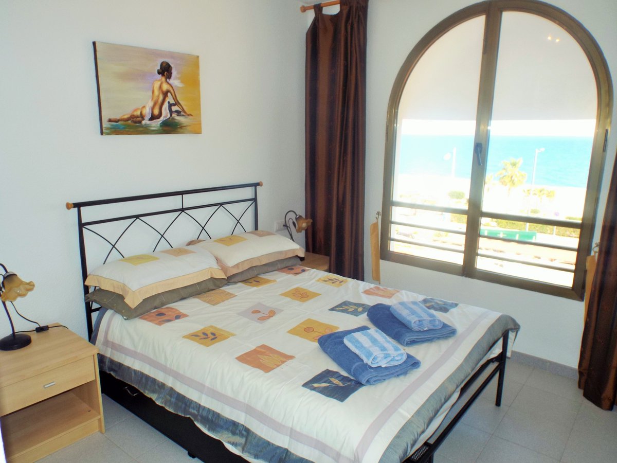 blueseavillas's tweet photo. REDUCED in price / Precio REDUCIDO!
ONLY/SOLO 119.500€
BSV-1151 MOJACAR PLAYA
Front line 2 bed, 1 bath apartment, just  a short walk from the promenade.  
Un apartamento en primer liñea, de 2 dormitorios, 1 cuarto de baño, y solo unos pasos al promenade.
https://t.co/VlbKLAstnE https://t.co/gpqKLI4nER