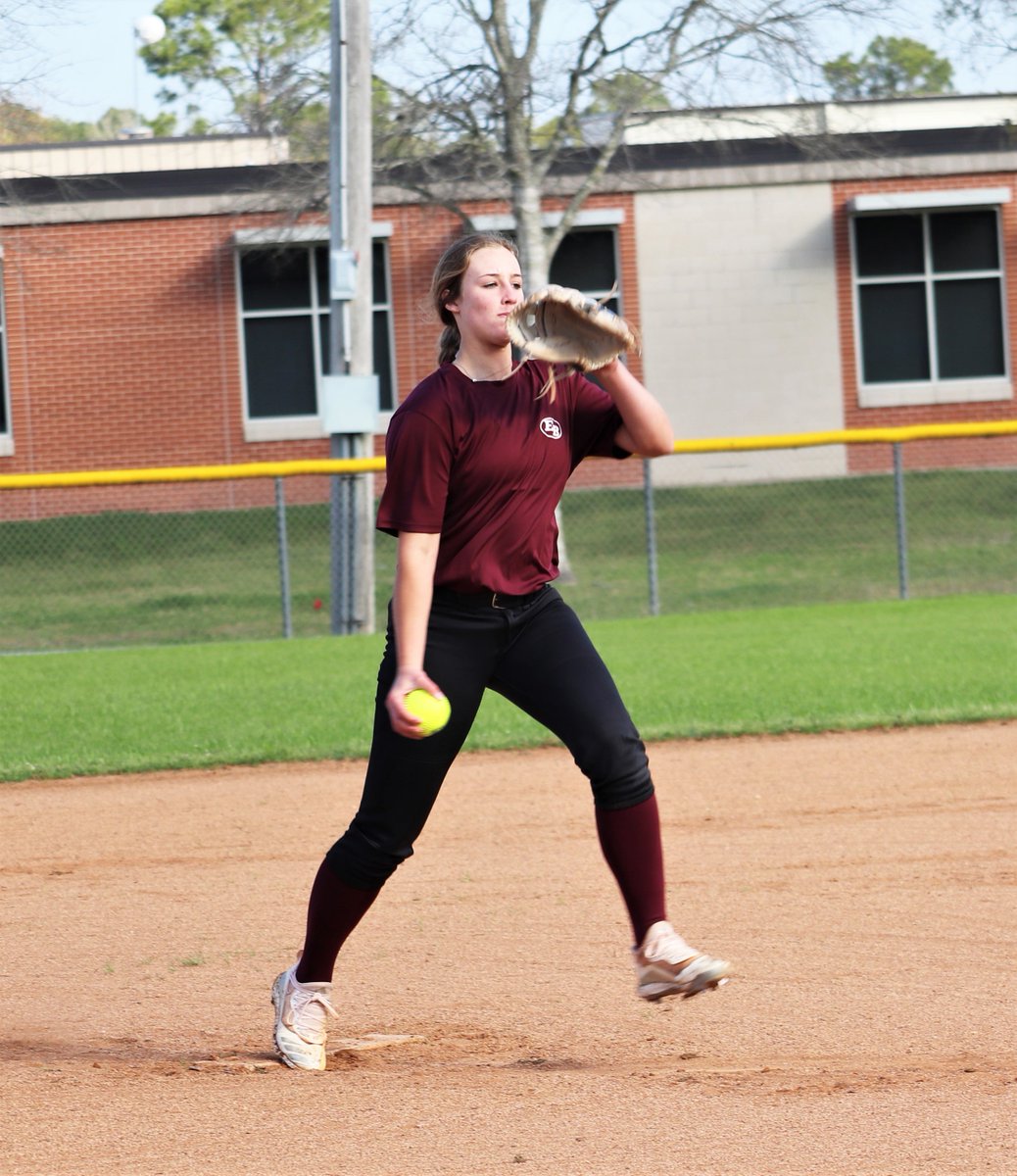 pgcamps's tweet photo. A short bullpen for a few ballers before defensive &amp; offensive sessions....@CaraPitman @Lexie_Warncke @Avaher_2005 @Samya07Jones https://t.co/Q7qClSzudW