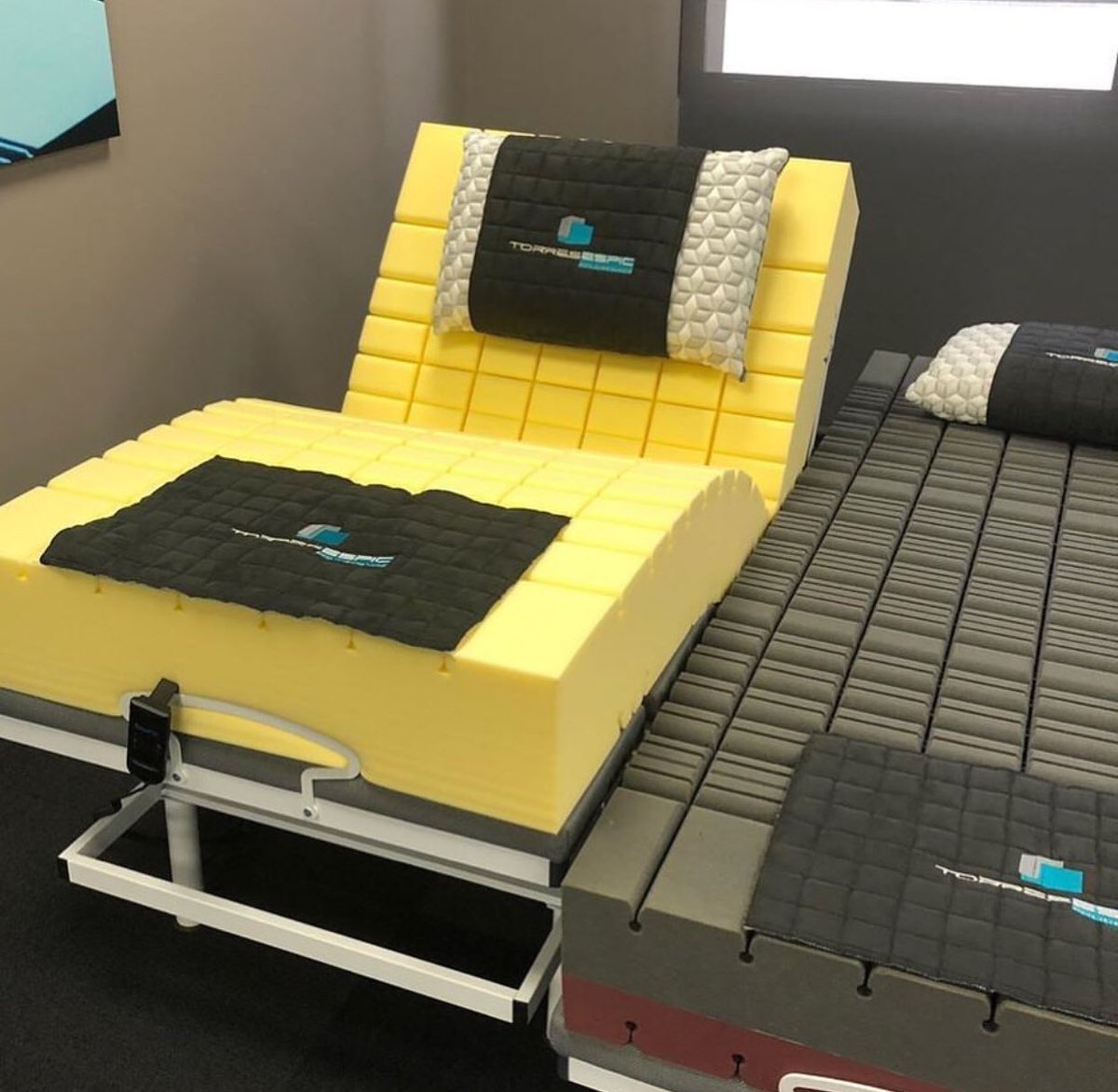 innovabedding's tweet photo. 🍀Inovatif Visco ve Poliüretan Süngerler!
✔️Vücut şekline uyum sağlar.
✔️Sıcaklığa duyarlılık.
✔️Baskıyı azaltır.
#visco #visko #viscoo #sünger #foam #bed #sleep #kaliteliyatak #uyku #eniyiyatak #mattresscover #mattress #bed #organicbed #ortopedikyatak #comfortzone #comfortable https://t.co/B8CvSY1VkH
