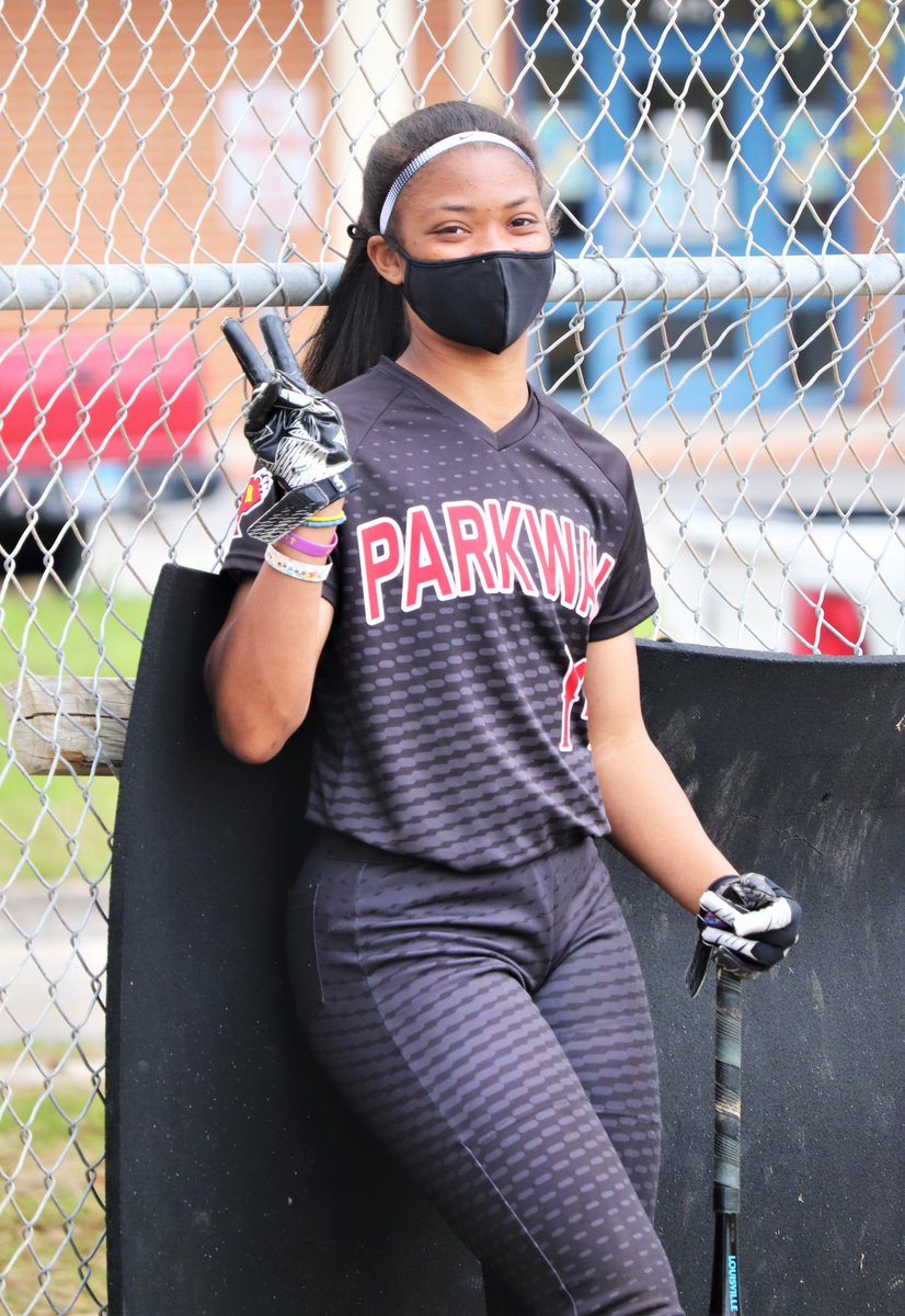 pgcamps's tweet photo. They were usually unaware of the camera at Camp, but sometimes they were 🙂.  Is the two fingers a universal teenager pose these days??  @Lexie_Warncke @Avaher_2005 @Samya07Jones @dommm_3 @CLarry21 https://t.co/lAnEUn0NF6