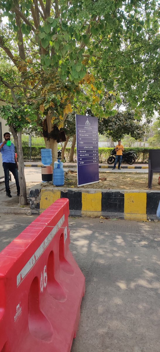 Kaushiv1's tweet photo. I just went to drop off my father,  10 mins inside the #VaranasiAirport and was charged 55 for moving ar . On reading the board , I found out that's is Rs.20 . Huge #scam happening and people are unaware.@PMOIndia @UPGovt @AAI_Official . On asking the person lied and said sorry. https://t.co/mD57UbrX2U