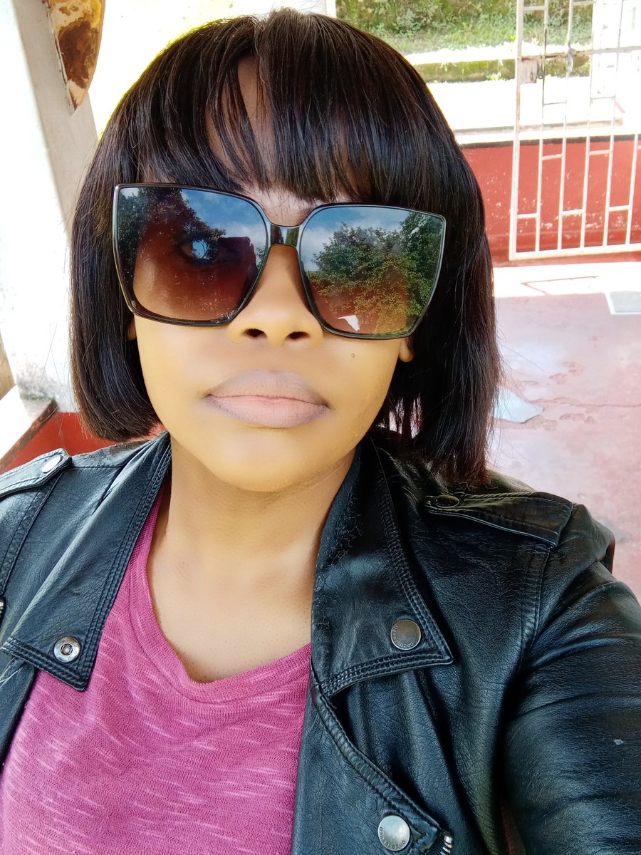 PhumeleleMkhon1's tweet photo. I look nothing like my childhood... #BigDreamer
#BeautifulMama
#30LooksGoodOnMe https://t.co/KqAzNDDOno