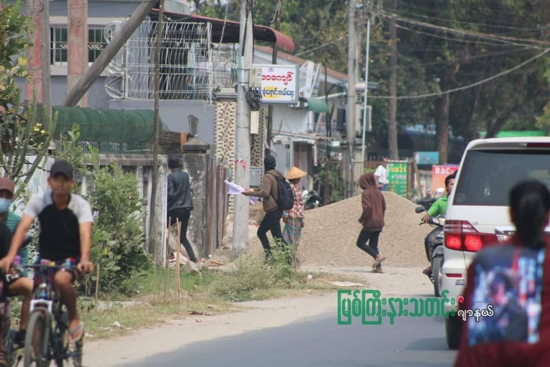peachiejeongjh's tweet photo. MyitKyina strike was dispersed twice by Military's Sponsored terrorists today. Junta didn't let civillians to do Peaceful Protesting. 
STRENGTH OF UNITY
#WhatsHappeningInMyanmar #Mar22Coup https://t.co/3roprUg4KA