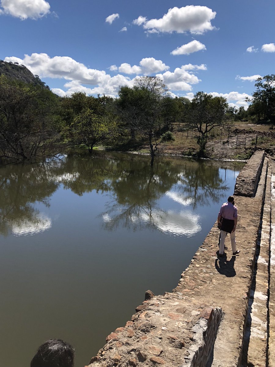 Today let’s reflect on the fact that close to a billion people do not have access to clean water from an improved source. Access to water = Resilience. This year I pledge to use water wisely and ensure that people have access to clean water #waterday #valuewater <a href="/NLinZimbabwe/">Dutch Embassy Harare 🇳🇱</a>