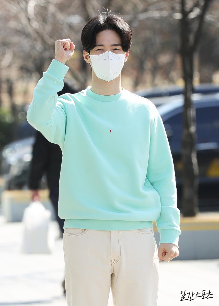 자체발광 비주얼의 장동윤 배우님✨
🌸민트 봄 총각 출근길🌸

✔️bit.ly/3r8KnqD
✔️bit.ly/315XeiM

#장동윤 #JangDongYoon  #컬투쇼 #두시탈출컬투쇼 #출근길 #조선구마사 #충년대군