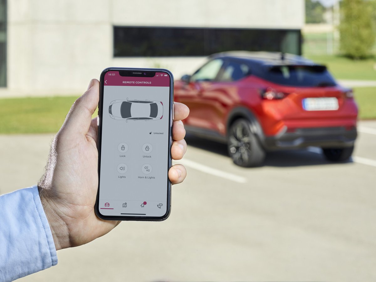 TorresLaraMotor's tweet photo. Alexa, bloquea el coche Candado . A partir de ahora podrás disfrutar en tu #NissanJuke los servicios de NissanConnect Services con Amazon Alexa. https://t.co/K2erUsVeMK https://t.co/9Xuc7iuNQf