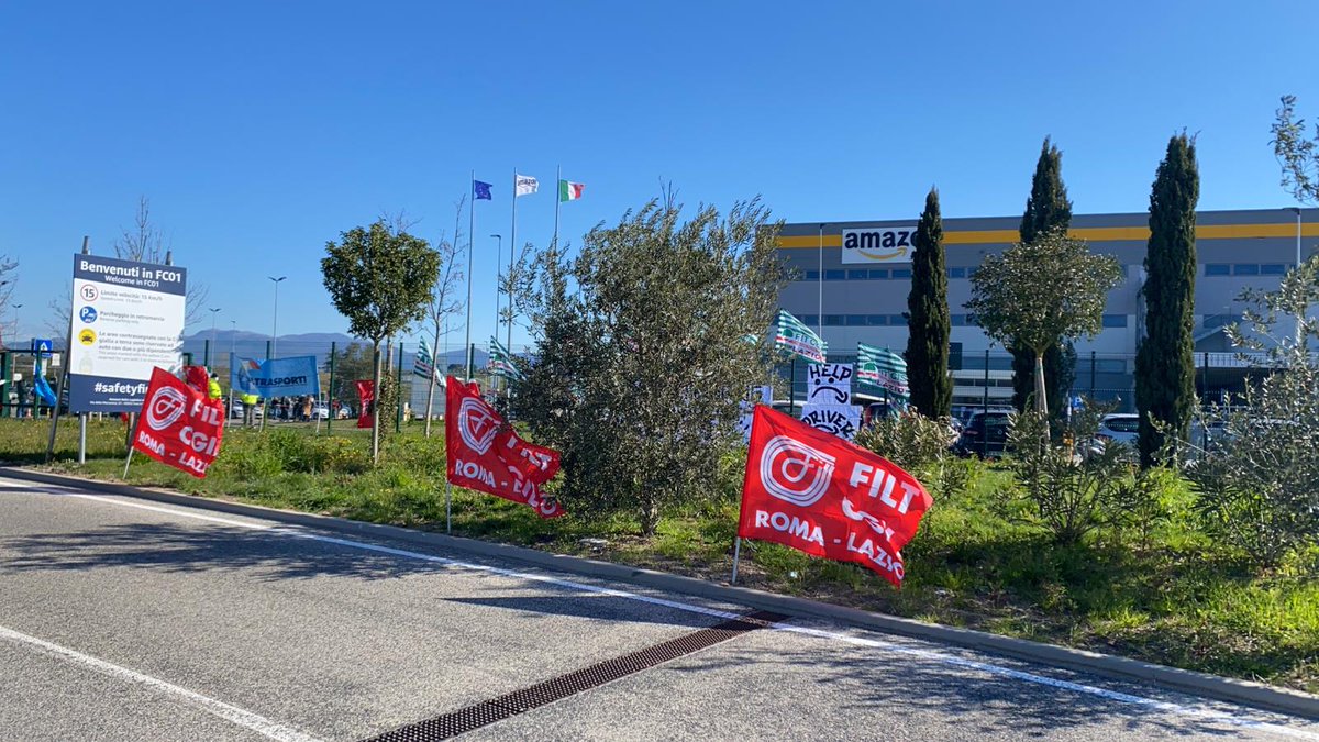 FILT_Roma_Lazio's tweet photo. #Amazon oggi #22marzo sciopero nazionale delle lavoratrici e dei lavoratori per migliori condizioni di lavoro per tutta la filiera dai magazzini ai corrieri. 

#ScioperoAmazon #Merci #Logistica #Corrieri #Driver #WhiteMonday #FiltCgil #Cgil https://t.co/OzoRawZ0yS