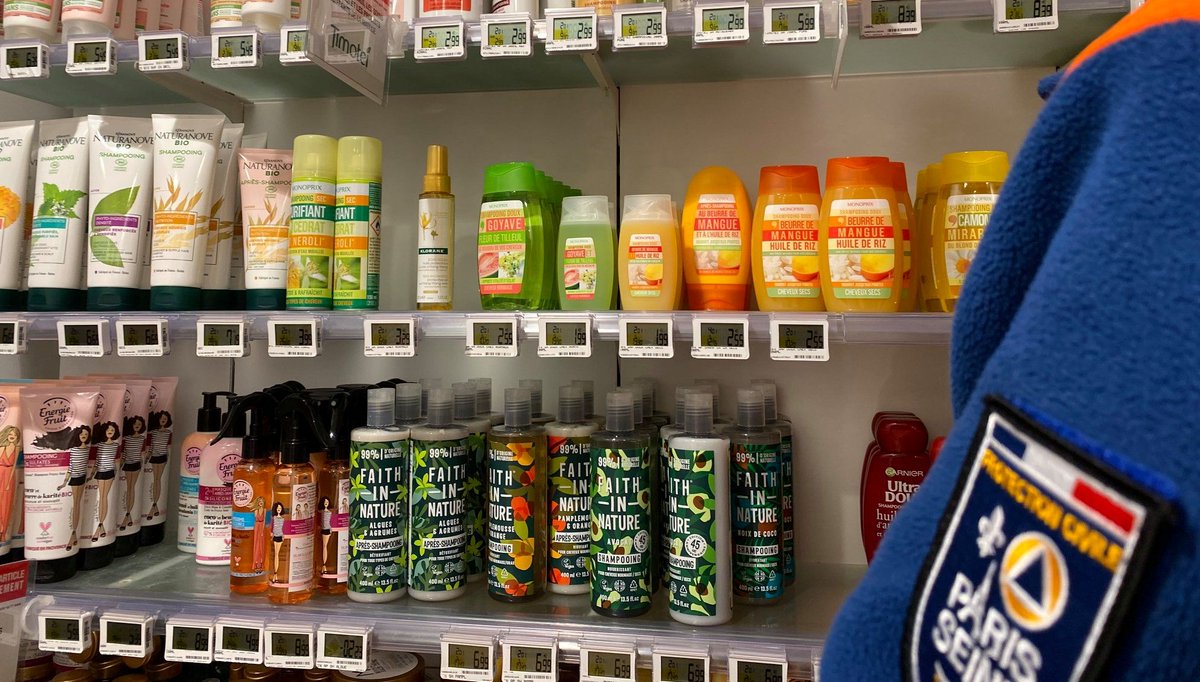 PCParis16's tweet photo. Les bénévoles de l'antenne de #Paris16 seront samedi 27/03 dans les deux Monoprix de la rue de Passy pour récolter des dons de produits de première nécessité. #Solidarité @Monoprix https://t.co/1IpzXSFbyB