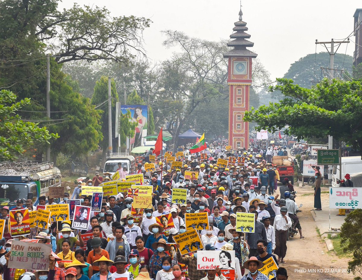 IrrawaddyNews's tweet photo. UPDATE: Buddhist monks, engineers, teachers, civil servants, students and residents protested in Ye-U Township, #Sagaing Region, on Monday against the military regime. They called for the release of detained leaders and urged civil servants to strike. (Photo: Phyo Min Ko) https://t.co/ZT7jiRrhEC