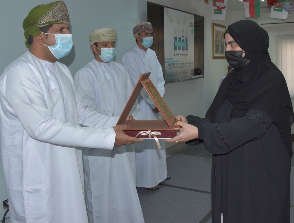 EduGovDkh's tweet photo. احتفلت #تعليمية_الداخلية بتكريم الطلبة والمعلمين وإدارات المدارس المجيدين في مختلف المسابقات والأنشطة التربوية، وذلك تحت رعاية الفاضل/سيف الجلنداني، مدير عام #تعليمية_الداخلية . https://t.co/nV6kc0j6sr