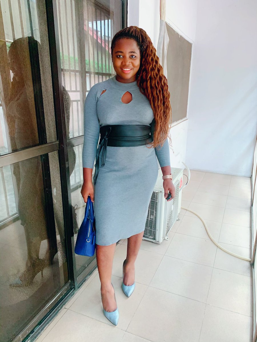 lolaphine's tweet photo. Another week to be positive, apply pressure &amp; get the bag💰  ve a beautiful week💋 https://t.co/zbV7iT0K3k