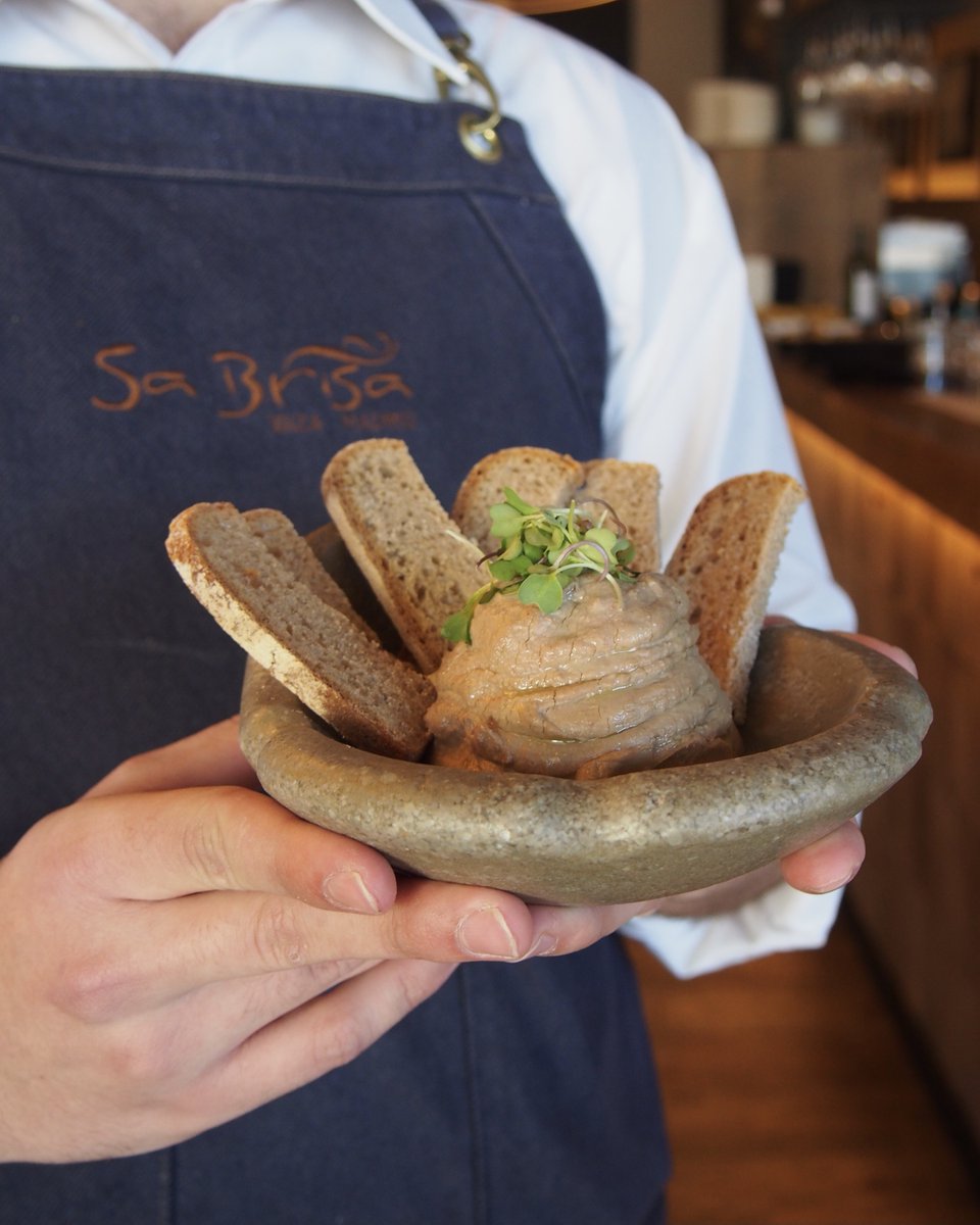 SaBrisaRest's tweet photo. Amantes del paté, no podéis dejar de probar nuestro Paté de Conejo casero con licor de hierbas ibicencas😋

¡Os esperamos en #SaBrisa! https://t.co/ylY8gJZUMV