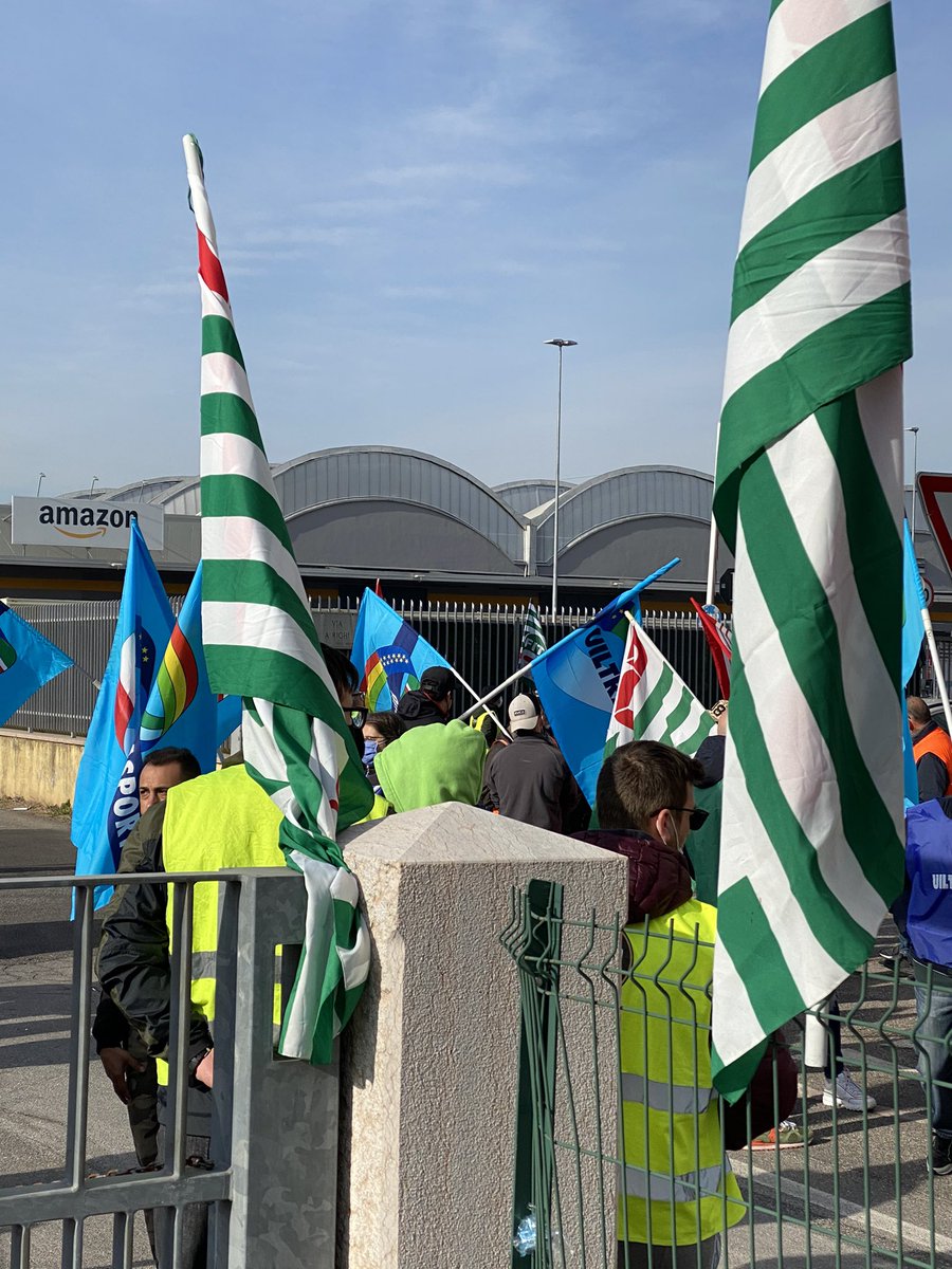 gveghini's tweet photo. #22marzo #sciopero #nazionale #Amazon #Verona #maggioridiritti #tutele #contrattazione #turnidilavoro, #riduzioneorariodilavoro #driver, #clausolasociale #continuitàoccupazionale 👉per tutti #cambioappalto #stabilizzazione #tempideterminati #interinali @cislverona 🟢🤝 https://t.co/rdFcU4GbOp