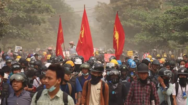 B851997's tweet photo. STRENGTH OF UNITY

Despite the bloody crackdown,internet shutdown and news suppression,several numbers of civilians are still protesting.
Location-Monywa,Myanmar
#Mar22Coup 
#WhatsHappeningInMyanmar https://t.co/vdriW4Yifs