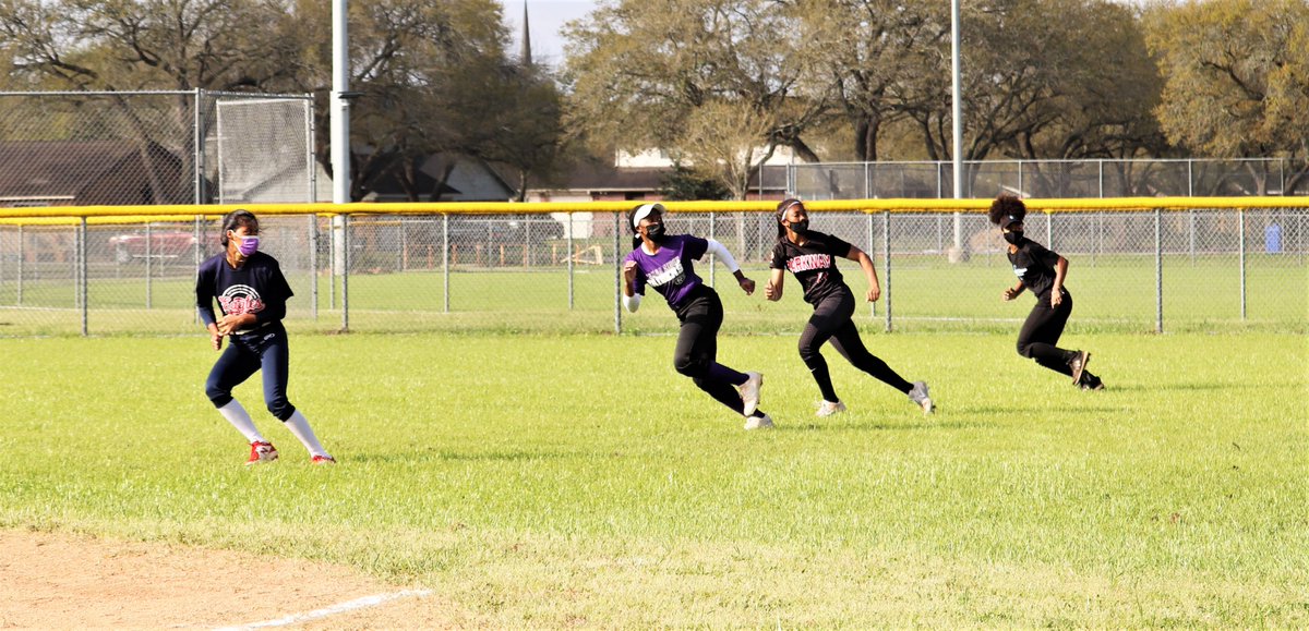 pgcamps's tweet photo. Infield keeps you in games: Outties save games :-).   @moriahpolar https://t.co/hAxSJgRU8W
