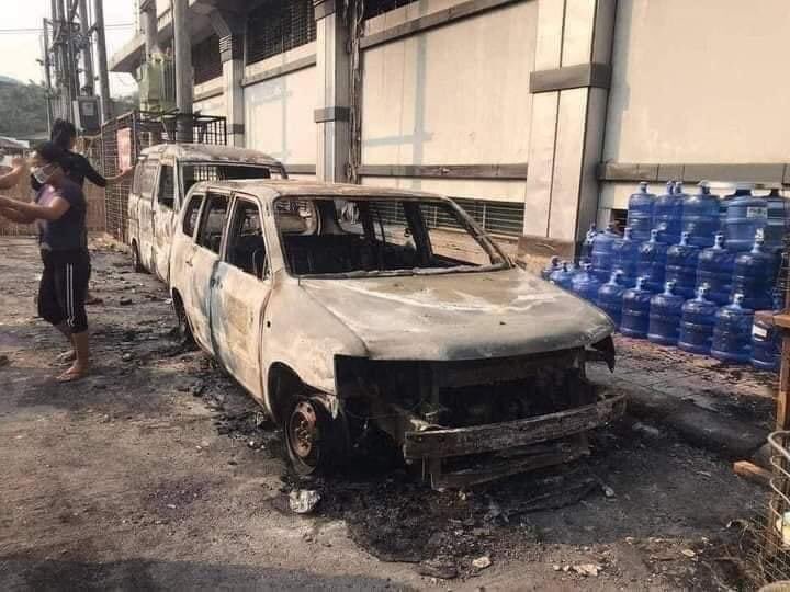 ThetHte76111014's tweet photo. Yangon City looks and sounds like a war zone .Military and police slaughtered the civilians and arrested the peaceful protestors brutally and mercilessly.The world needs to stop watching as Myanmar needs immediate help !! #WhatsHappeningInMyanmar #saveYangon #RejectMilitaryCoup https://t.co/CAlvTDRkPi