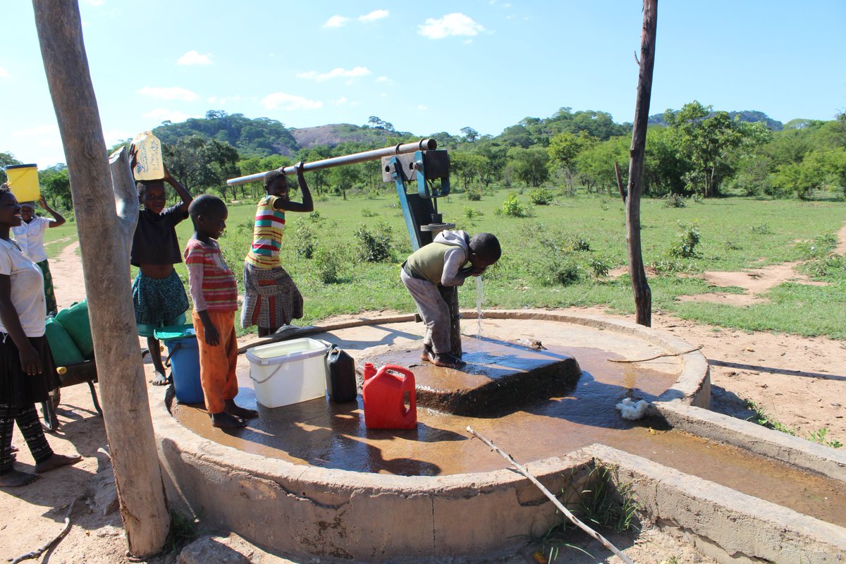 Water is life, sadly despite having abundant natural surface water resources in Sub-Saharan Africa, access to it is still a major issue. This has negative effects on vulnerable groups such women & children. How can we improve access to water?
#WorldWaterDay2021
#MyPlanetMyRights