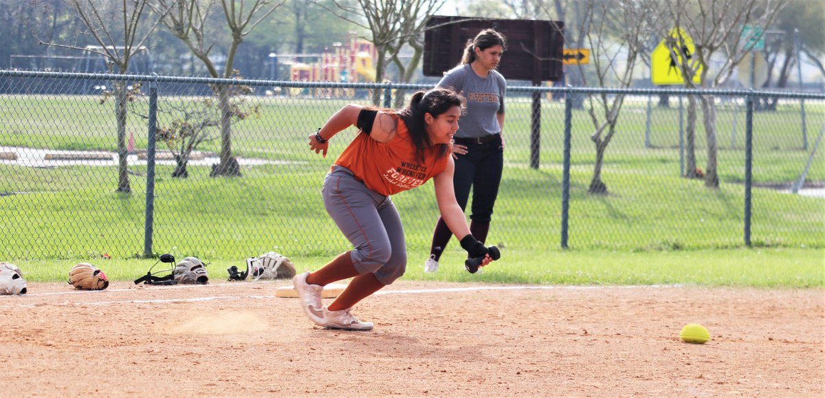 pgcamps's tweet photo. Infield work...@vicvaldez_13 https://t.co/0hOYBTgDhS
