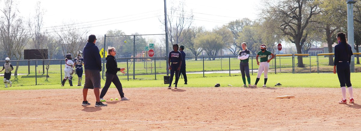 pgcamps's tweet photo. Infield work...@vicvaldez_13 https://t.co/0hOYBTgDhS