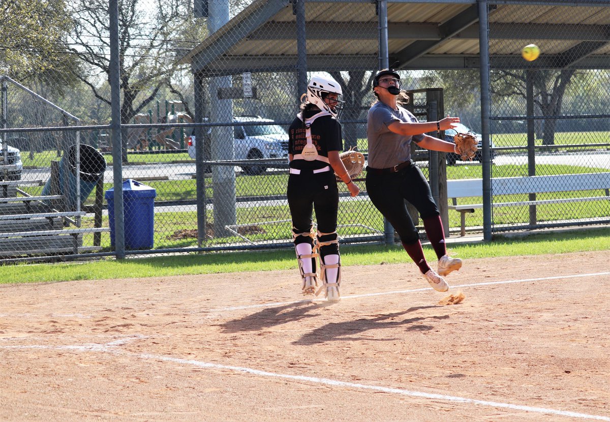 pgcamps's tweet photo. Infield work...@vicvaldez_13 https://t.co/0hOYBTgDhS