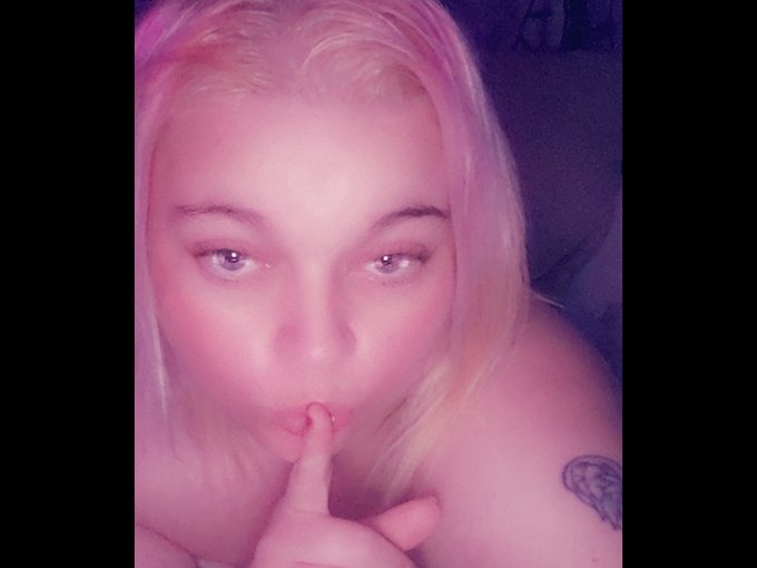 I'm online right now on Skyprivate - pay-per-minute system for Skype live shows. Call me right now in