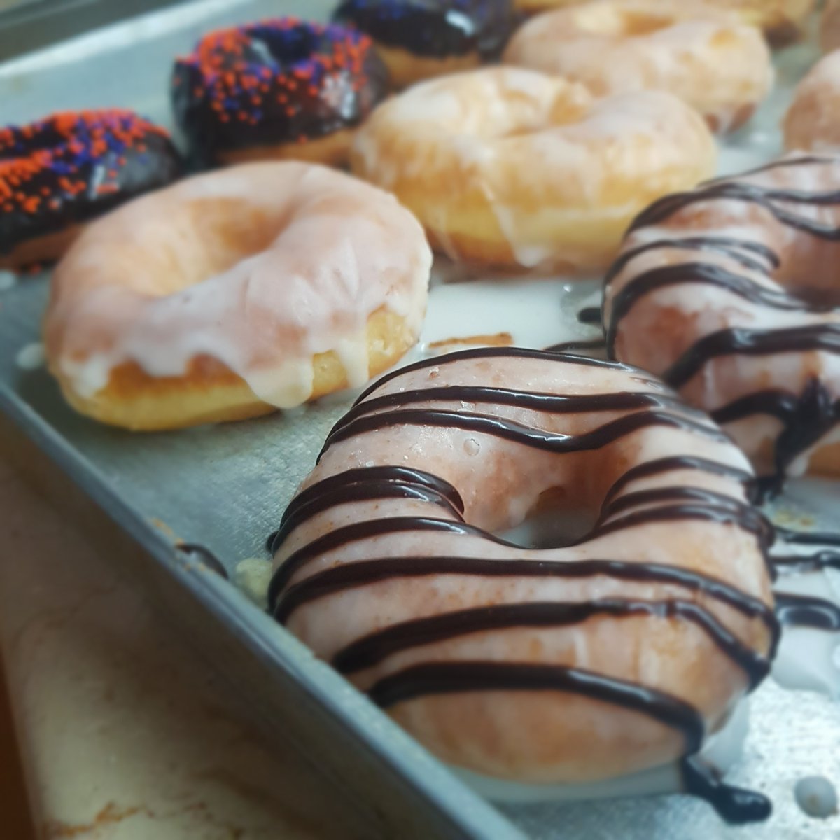 MarziehAbbas's tweet photo. I have no clue how many hours I've spent perfecting this skill during the pandemic- buttttttt....hot, fresh donuts are just SO GOOD!!
#pandemicskills
#experimentalcook
#alhamdolillah https://t.co/Dm5HIPQCd5