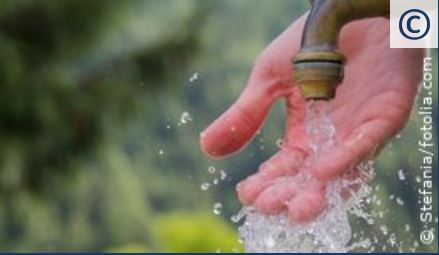 Evangelische's tweet photo. "Valuing Water" - "Wert des Wassers" ist das Motto des heutigen #Weltwassertags. Aus der Fürbitte von #Brot für die Welt: "... damit wir nicht eher ruhen, bis alle deine Menschenkinder klares und lebenspendendes Wasser in lebenserhaltender Fülle genießen können..." https://t.co/yv7dLp2c2h