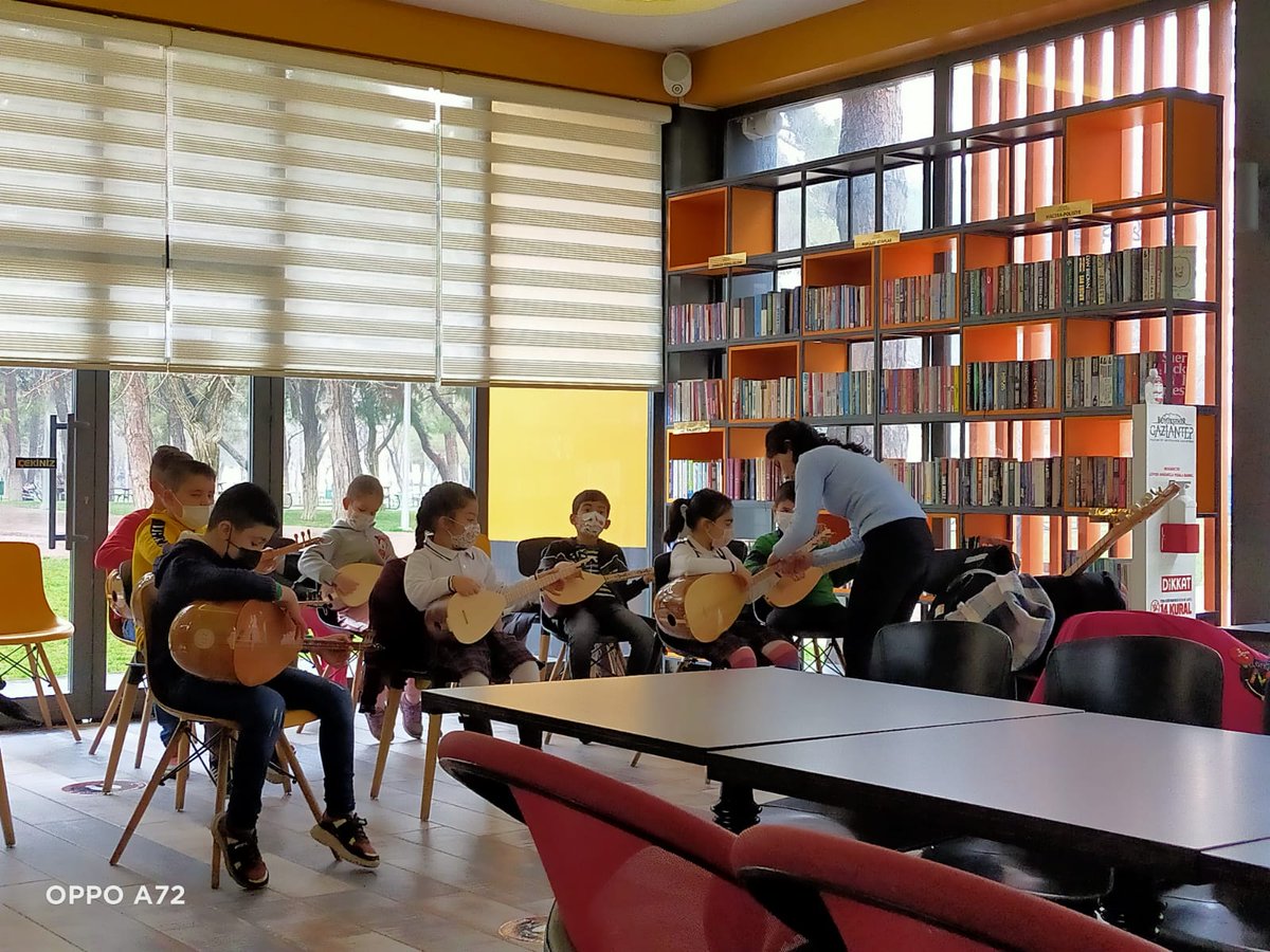 GbbGenclikSpor's tweet photo. Bu güzel görüntüler #DüztepeKitapKafe'den📚🎶

Çocuklarımızın müzik sevgisine ve eğitim hayatlarına katkıda bulunmak bizlere mutluluk veriyor.🙂

Kafemizde “Bağlama” kursumuz devam ediyor.🎶🎼

@GaziantepBeld https://t.co/Bazh9eao7R