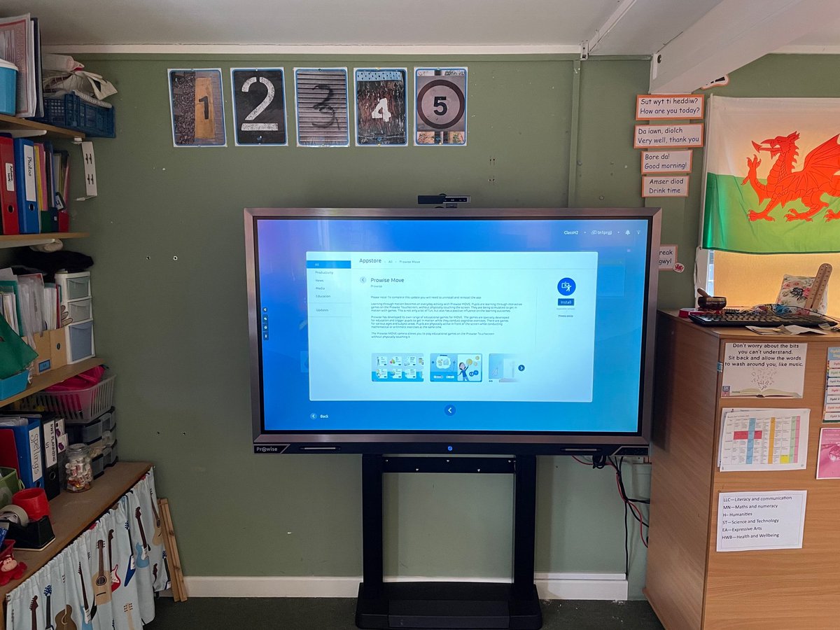 iTeach_Wales's tweet photo. Prowise interactive board with wall lift installed on Friday for our friends @cedewain #liTeachSupport @ProwiseUK https://t.co/63RHWnix4V