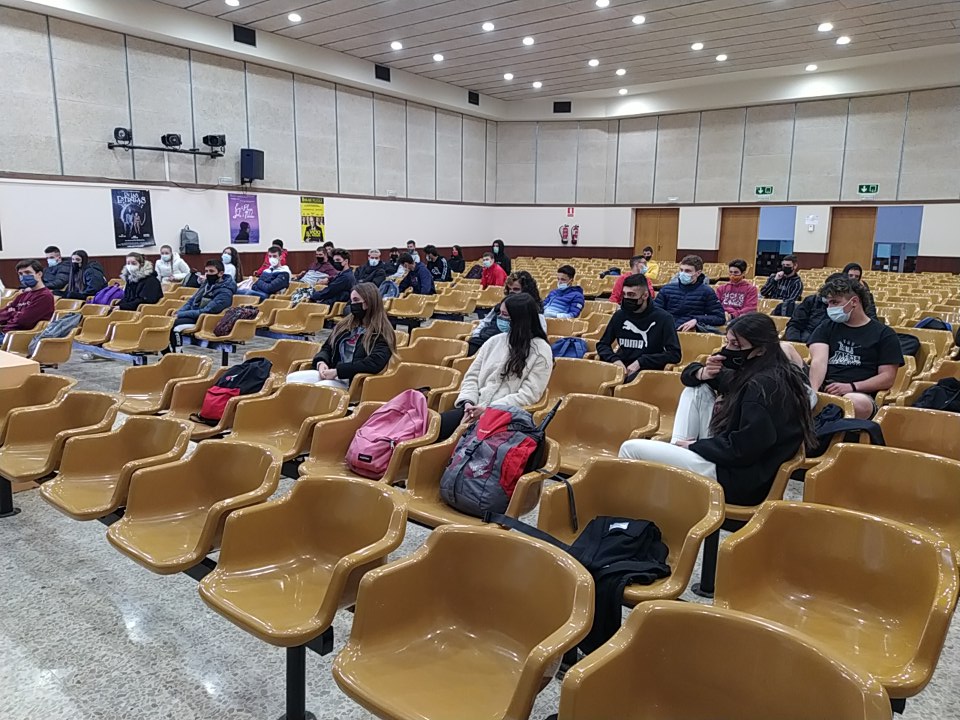 cafemlleida's tweet photo. Xerrada de #Prevenció de #conductes de #risc a través de l'#esport per a l'alumnat del #CAFEM #LleidaEsportiu a càrrec de la #fundació #Esportsalus
@cafemlleida
@INSJoanOro 
@esportsalus https://t.co/C6DIth041M