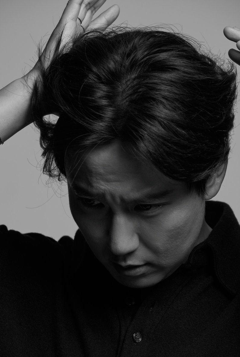 영진위 사진 머리 깨는중