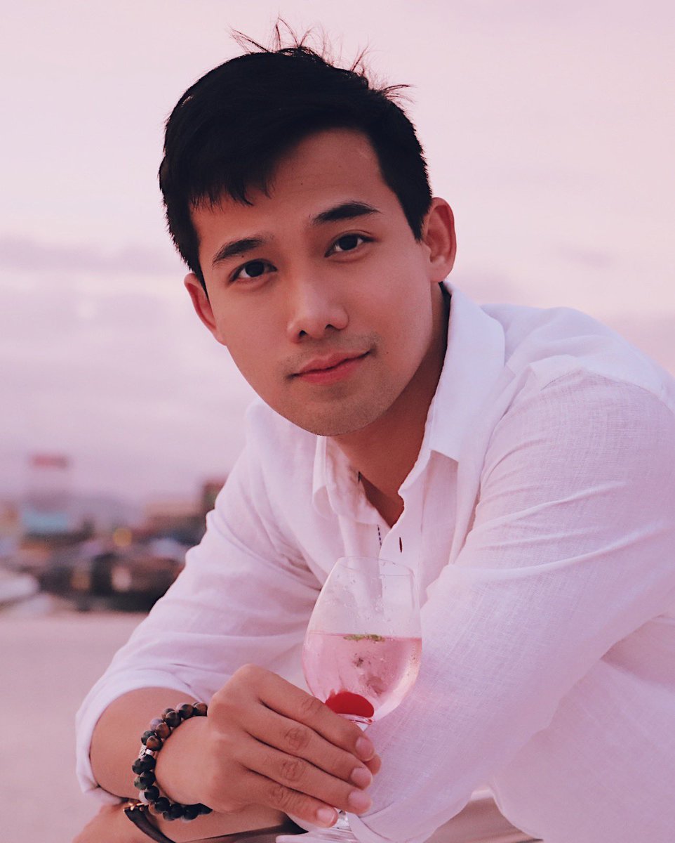 akosiKenChan's tweet photo. your future can be as bright as you envision it, no matter what cards are currently on the table https://t.co/139KYtcI2h