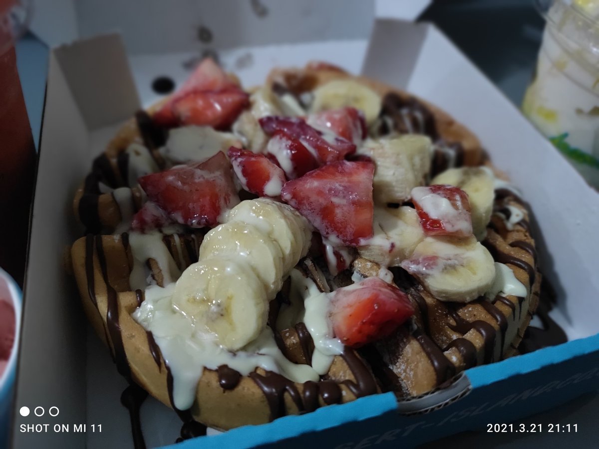 GGG_by_Lia's tweet photo. Last night I had this goodness, shot in #108MP on the #Mi11
This morning I woke up with a migraine😭🤕 😫although I had very little of the #MangoSundae and the #mangostrawberry #smoothie 😳
But it was worth it for these incredible shots, even in low light!!! #xiaomimi11 😍🔥 https://t.co/4x865UVSS8