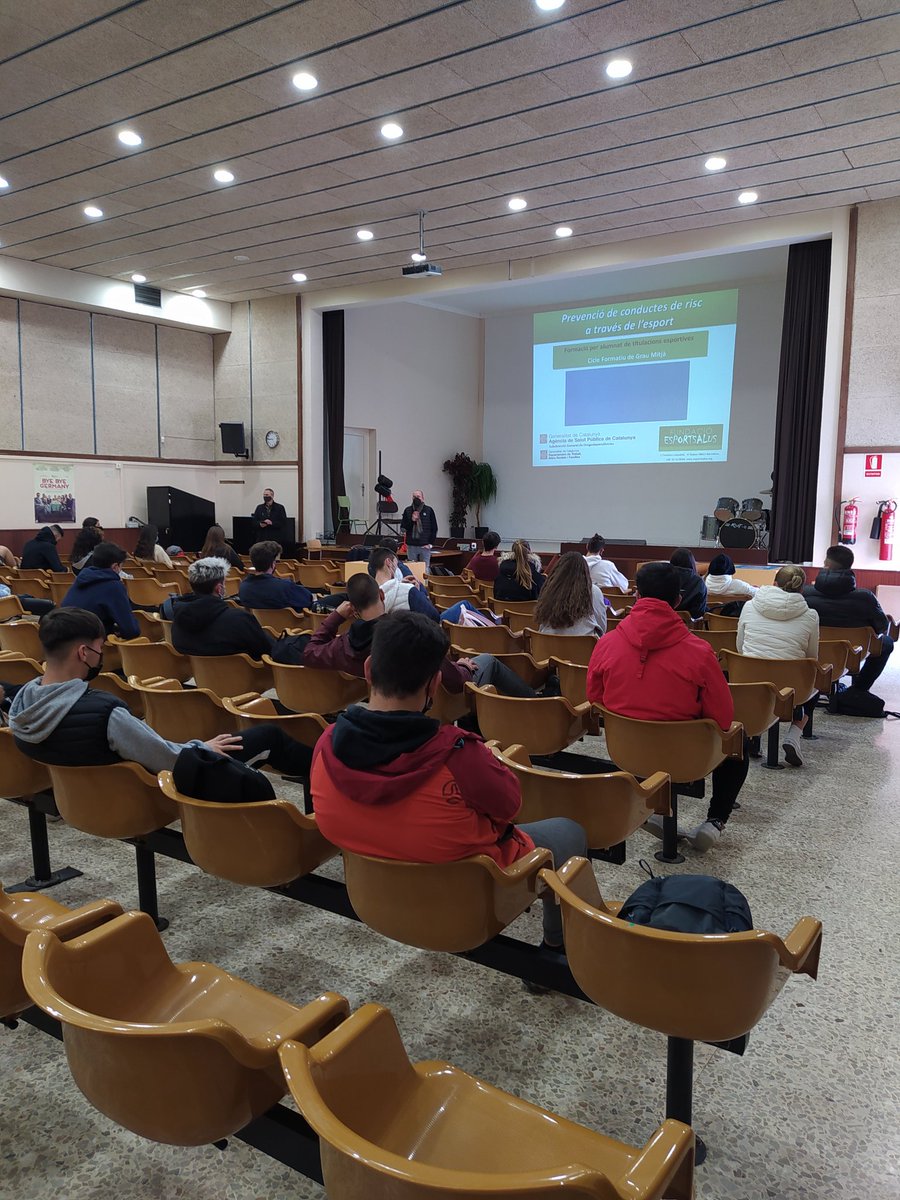 cafemlleida's tweet photo. Xerrada de #Prevenció de #conductes de #risc a través de l'#esport per a l'alumnat del #CAFEM #LleidaEsportiu a càrrec de la #fundació #Esportsalus
@cafemlleida
@INSJoanOro 
@esportsalus https://t.co/C6DIth041M