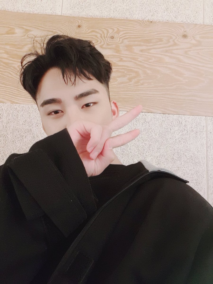 [#히로]
검은 머리가 길어졌어요😁
黒髪が長くなりました😌