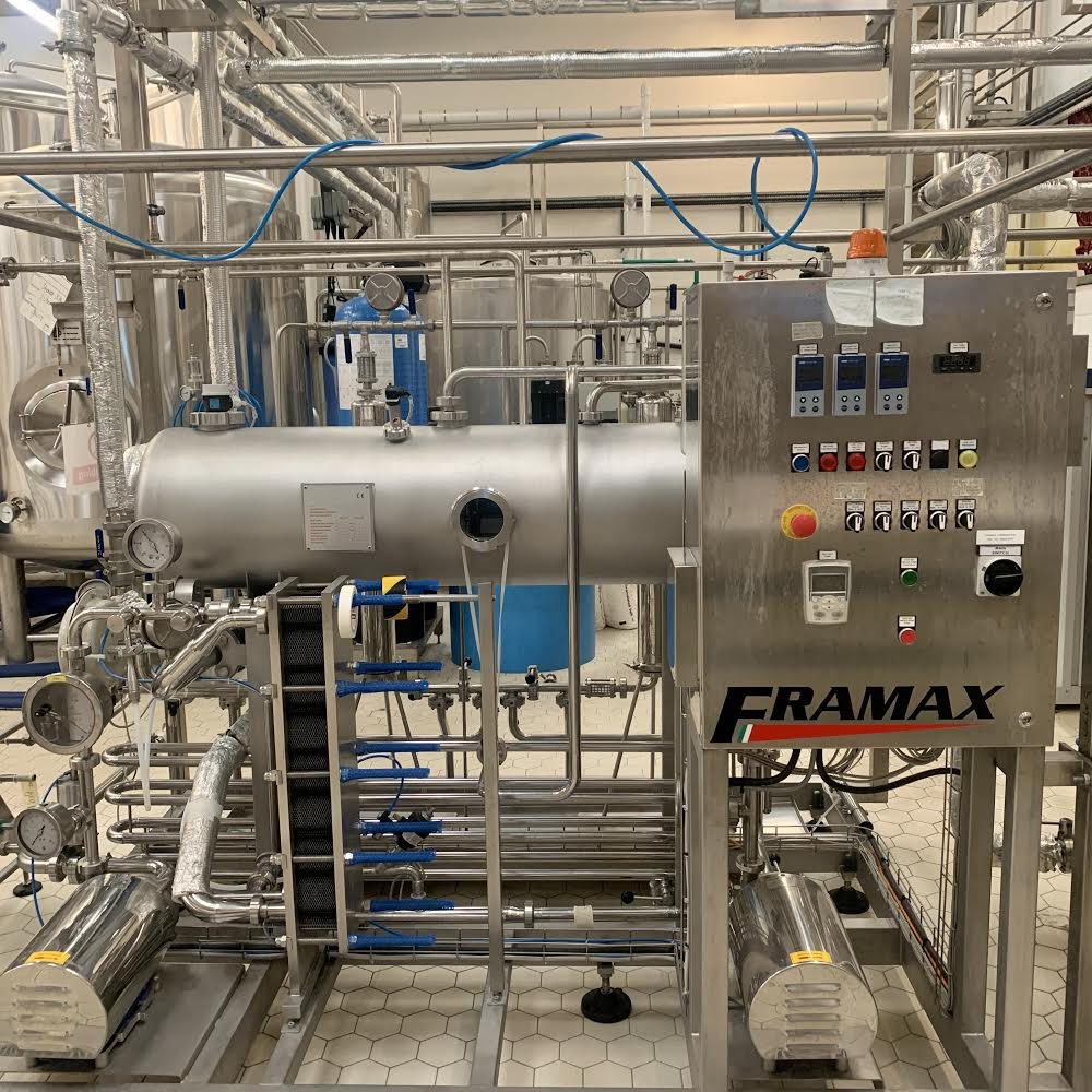 MoncadaBrewery's tweet photo. Ever wonder how beer gets fizzy? Fermentation produces lots of CO2 that dissolves into the beer. We can top up the beer with more carbon dioxide if need be when we're ready to package. This device injects carbon dioxide into the beer on the way to our bottling line or kegger. https://t.co/absQaX70E2
