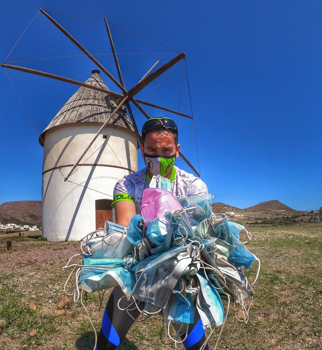 ChanqueteDavid's tweet photo. *MÁS DE 100 MASCARILLAS RECOGIDAS EN EL PARQUE NATURAL DE CABO DE GATA-NÍJAR*
La contaminación es problema de todos...y con la pandemia aparecen nuevas contaminaciones!!
#contamination #basuraleza #COVID19 #pandemia #mascarillas #trailrun #plogging @PloggingR https://t.co/RcDU8TFNmQ