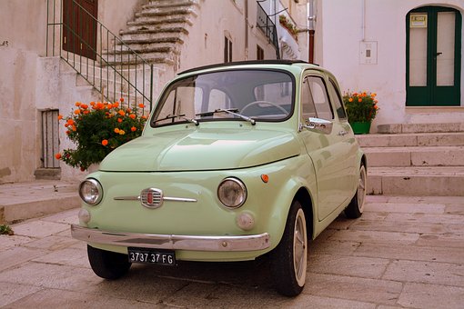 AuthorRossi's tweet photo. The iconic #Fiat500 is the symbol of post war #Italy. Production began in 1957 in #Fiat's #Turin factory on the 13 horse power model. After several styling face lifts the car is still produced in #Tychy, Poland. Over 2 million have been sold world wide. #angloitalian #vintagecars https://t.co/DoBLhTvcKW