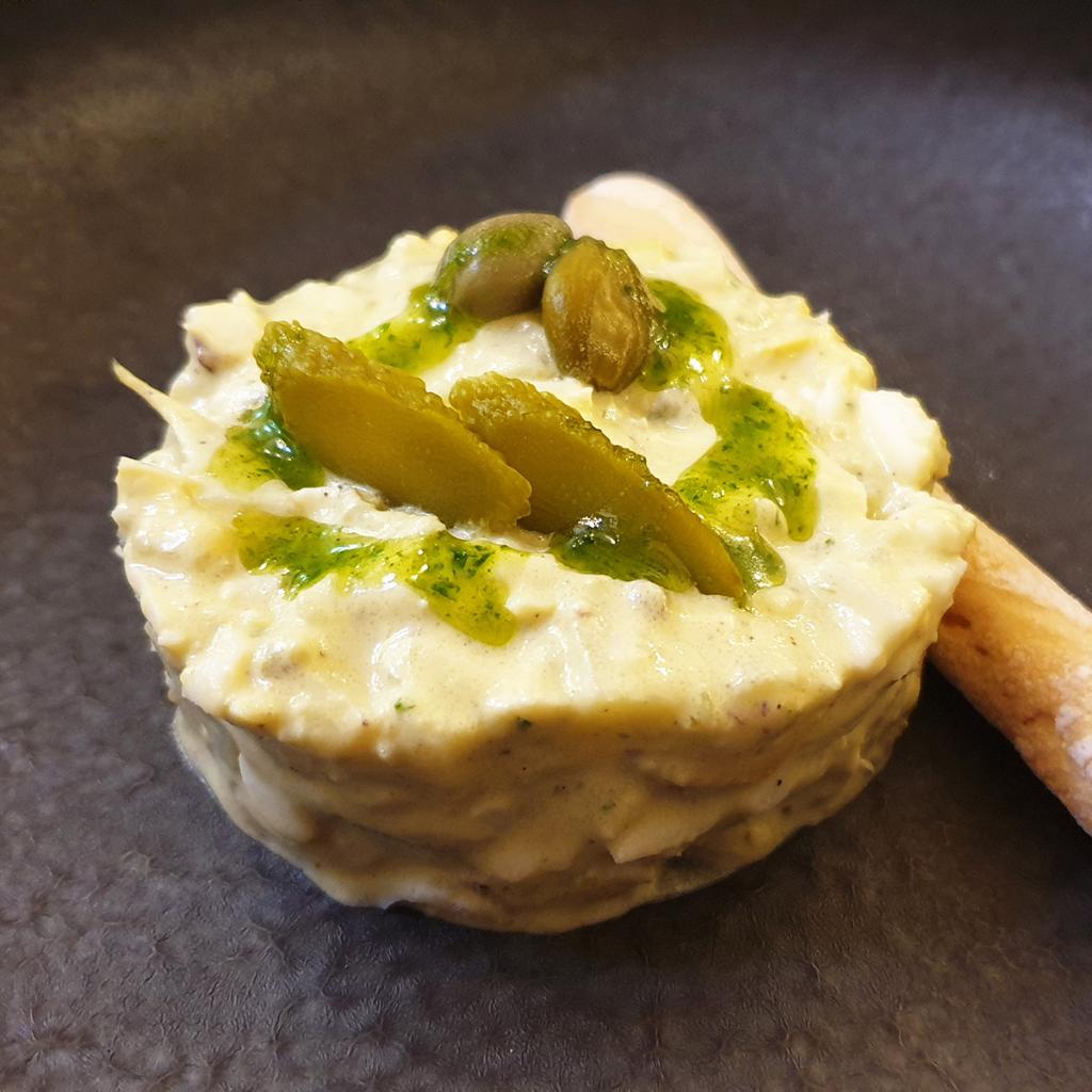 En #Alzira disfruta de la cocina de <a href="/CamiVell/">CamiVell</a>, un establecimiento con más de 35 años de andadura que combina con acierto tradición y vanguardia. Especialmente recomendables, sus arroces y sus menús. 
#BibGourmand #GuiaMICHELIN21