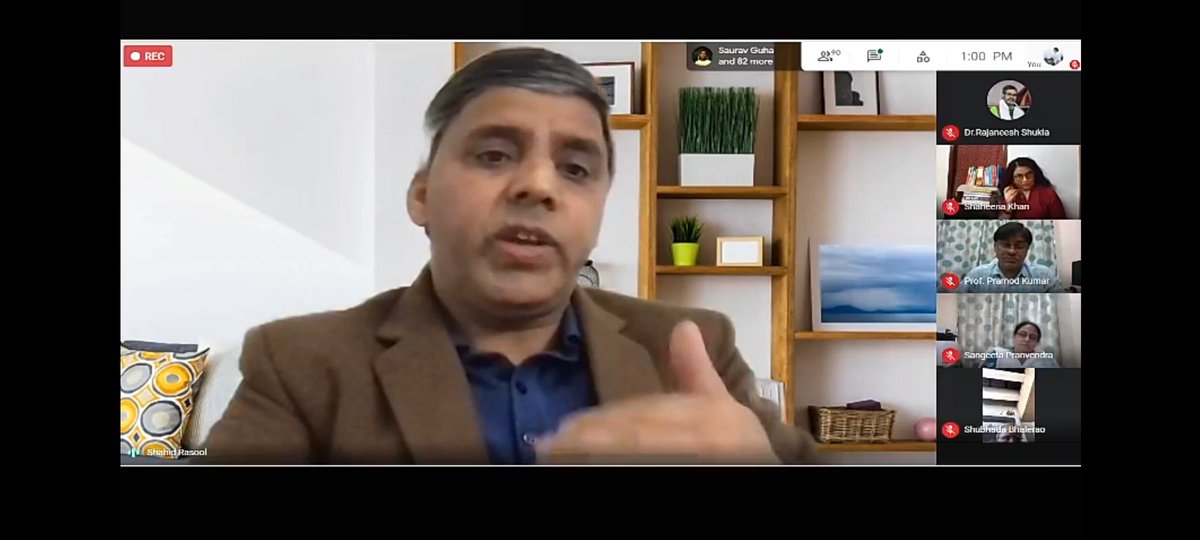 PalNandinipal88's tweet photo. It is important to put technology and digital media to the best of it's use to provide quality education, said Prof. Shahid Rasool, HoD &amp; Dean, Central University Srinagar, University of Kashmir, at consultive meeting on #NEP  #NEPmeetIIMC2021 @EduMinOfIndia @IIMC_India https://t.co/PoD6kzNMCX